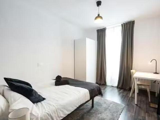 ¡Recién llegado! Habitación en Calle de los Caños del Peral, C.