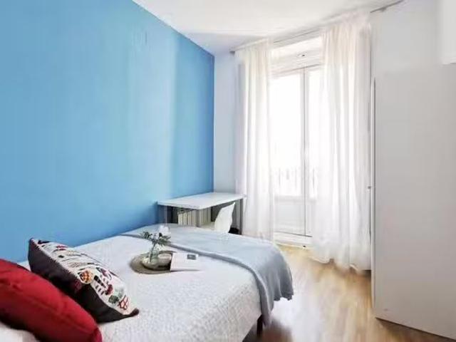 Bonito Habitación en Calle de Redondilla, Palacio