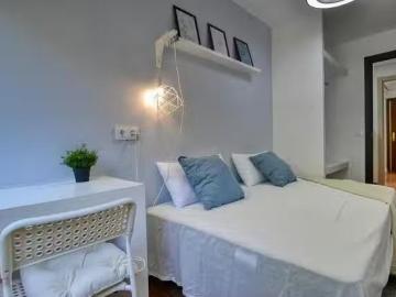 ¡En alquiler! Habitación en Calle de San Lamberto, Ventas