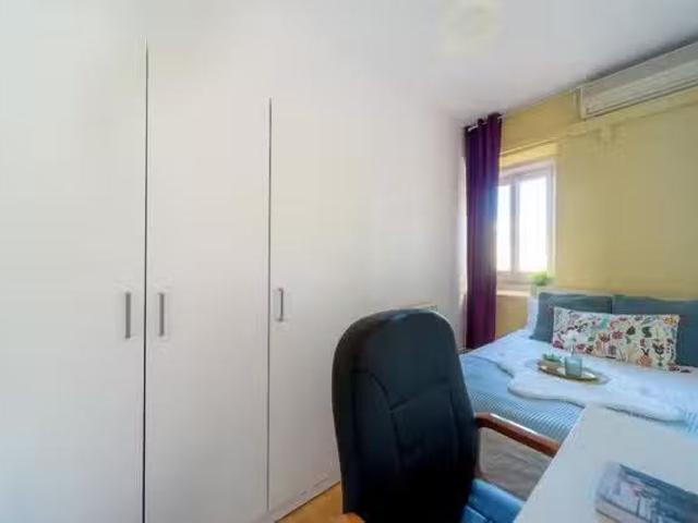 Acogedor Habitación en Calle del Conde de Aranda