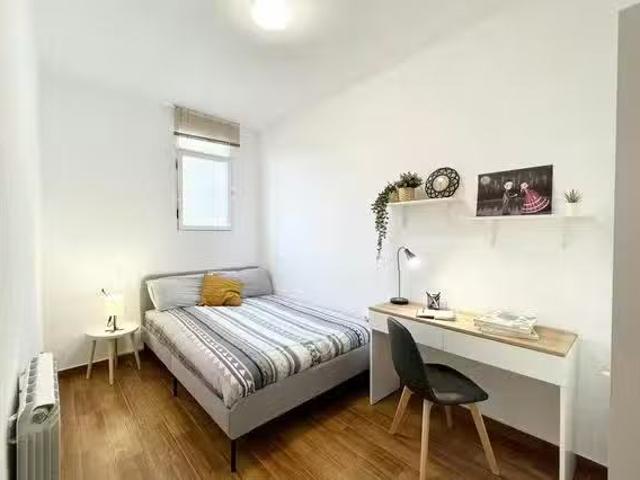 Acogedor Habitación en Calle del Dos de Mayo, Universidad