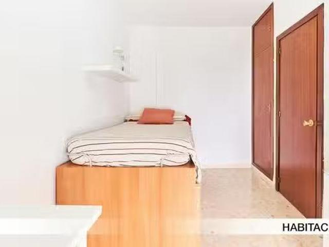 ¡Recién llegado! Habitación en Calle Farmaceútico Murillo Herr.