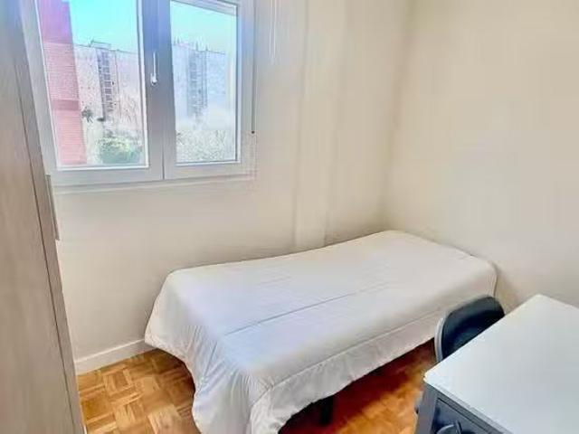 Barato Habitación en Calle Paredes de Nava