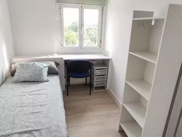¡Renta! Habitación en Calle Rosa