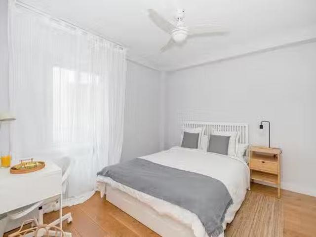 ¡Renta! Habitación en Calle Sírio, Estrella