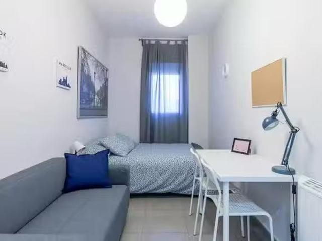 ¡Oferta! Habitación en Carrer Almirall Cadarso, Gran Via
