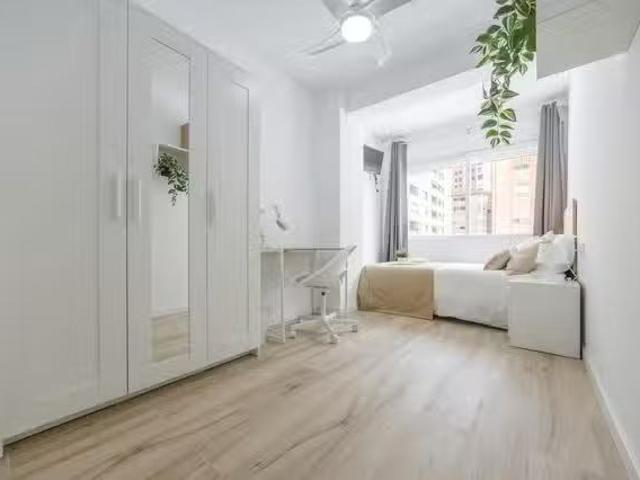 ¡Renta! Habitación en Carrer Campoamor, Ciutat Jardí