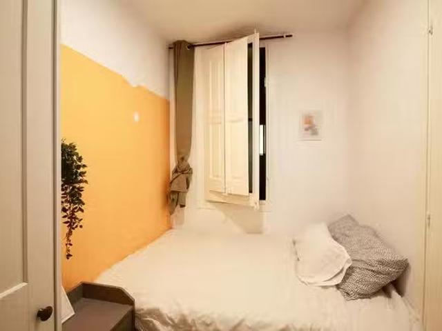 Encantador Habitación en Carrer d'Aribau, l'Antiga Esquerra de.