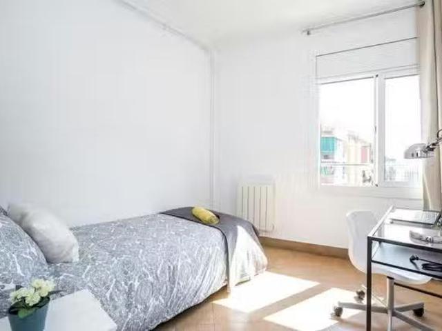 Barato Habitación en Carrer de València, El Camp de l'Arpa del.