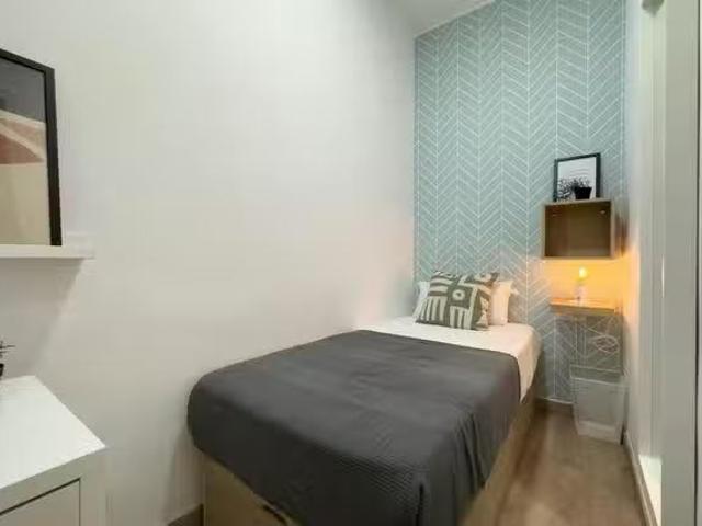 ¡Recién llegado! Habitación en Carrer de Viladomat, La Nova Es.
