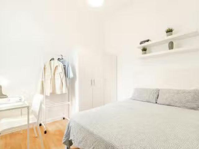 ¡Recién llegado! Habitación en Carrer de Balmes, l'Antiga Esqu.