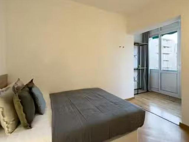 ¡En alquiler! Habitación en Carrer de Benet Mateu, Les tres To.