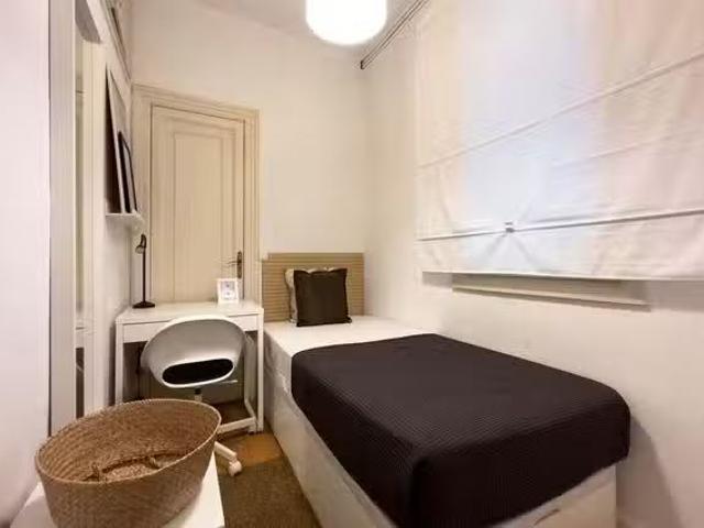 ¡Recién llegado! Habitación en Carrer De Descartes