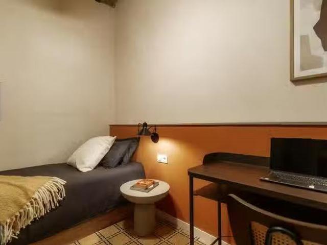 ¡Recién llegado! Habitación en Carrer de Gombau, Ciutat Vella