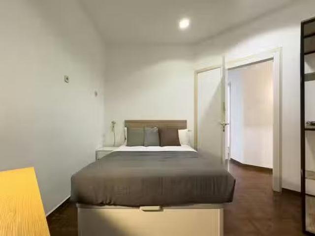 ¡Renta! Habitación en Carrer de Roger de Llúria, Dreta de l'Ei.