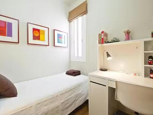 ¡Renta! Habitación en Carrer de Sant Antoni Maria Claret, Camp.