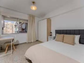 ¡Renta! Habitación en Carrer del Monestir de Poblet