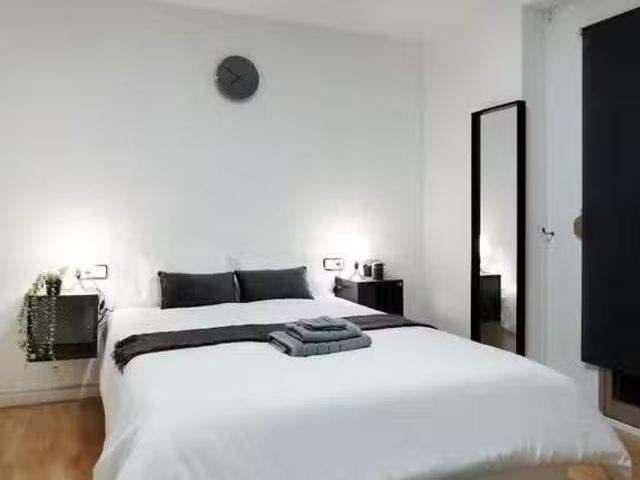¡En alquiler! Habitación en Carrer Sants Just i Pastor, Aiora