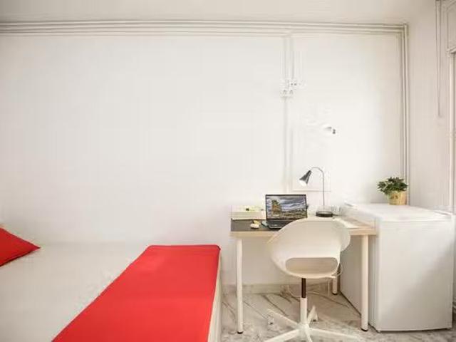 ¡En alquiler! Habitación en Carrer Sicília