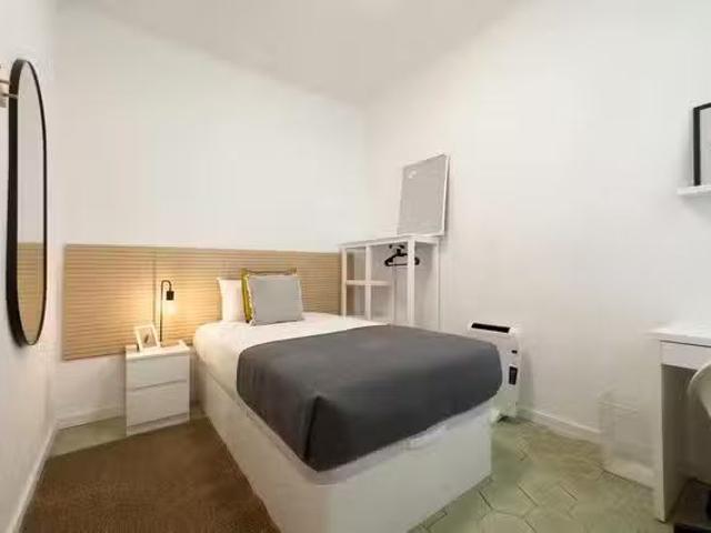 ¡Renta! Habitación en Gran Via de les Corts Catalanes, Fort Pi.