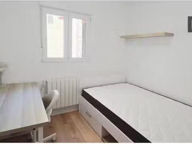 ¡Oferta! Habitación en piso compartido de 4 habitaciones en al.