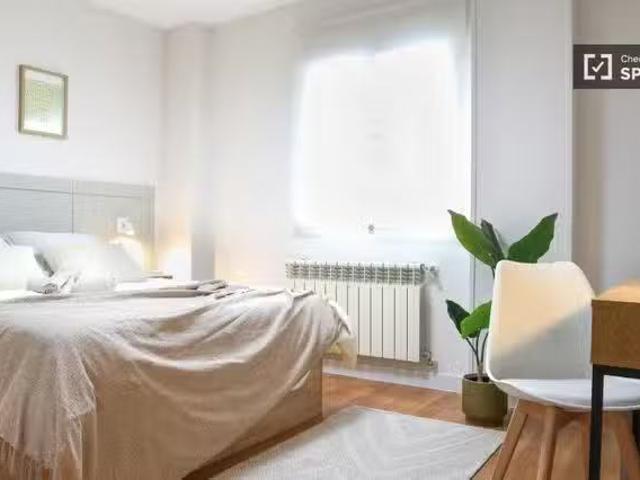 ¡Oferta! Habitación en piso compartido de 4 habitaciones en Pa.