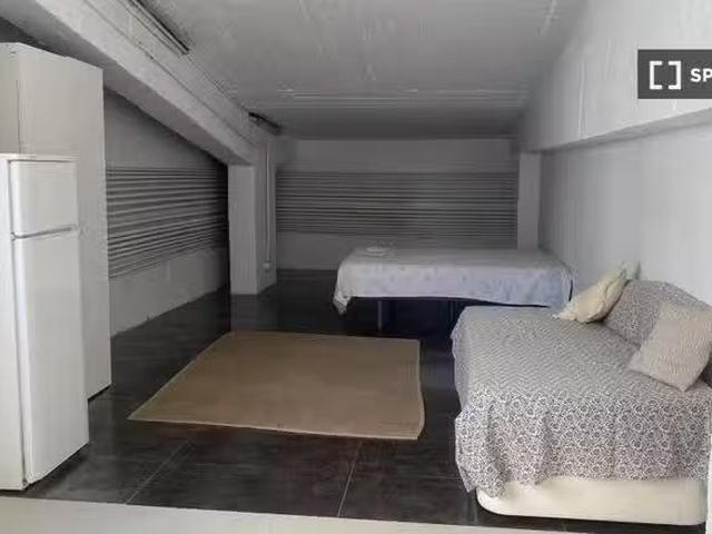 ¡Oferta! Habitación en piso compartido de 6 habitaciones en el.