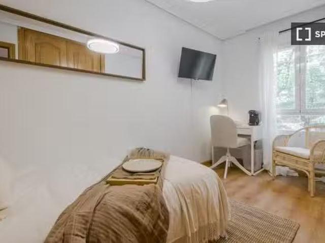 ¡Oferta! Habitación en piso compartido de 6 habitaciones, San.