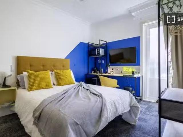 ¡Oferta! Habitación en piso compartido de 8 habitaciones en Li.