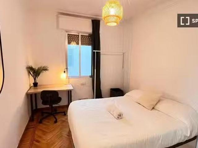 Bonito Habitación en piso compartido en alquiler en Guindalera.