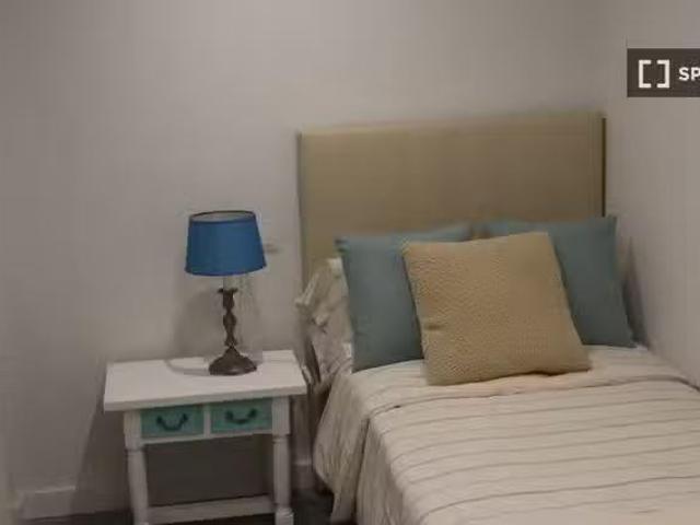 Encantador Habitación en piso compartido en alquiler en Salama.