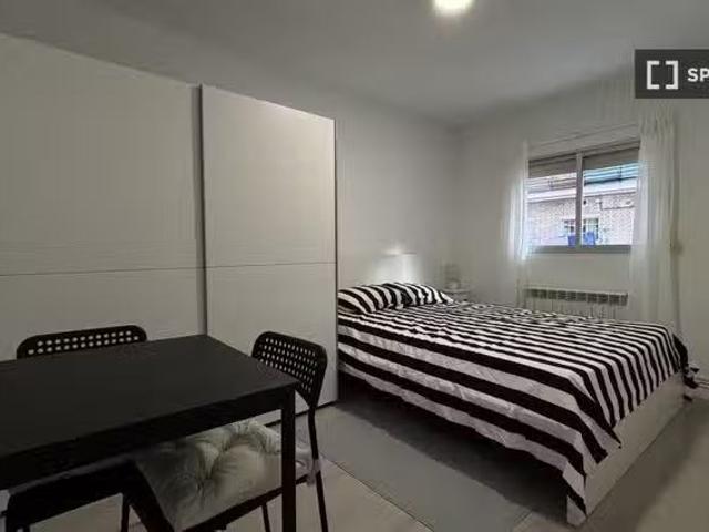 Acogedor Habitación en piso compartido en San Sebastián, Madrid