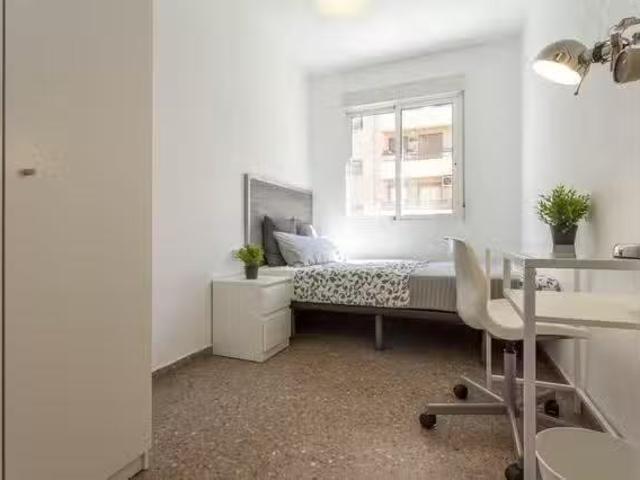 ¡En alquiler! Habitación en Plaça d'Àvila