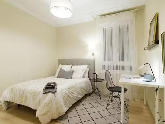 Único Habitación en Recalde zumarkalea, Abando