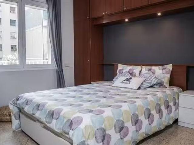 Encantador Habitación en 485 Carrer d'Aragó