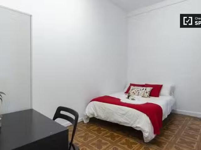 ¡En alquiler! Habitación interior en 1 apartamento compartido.