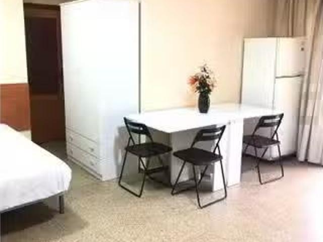 ¡Renta! Habitaciones en apartamento de 4 dormitorios en Algiró.