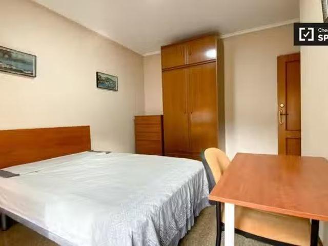 ¡Renta! Habitaciones en apartamento de 4 dormitorios en Algiró.
