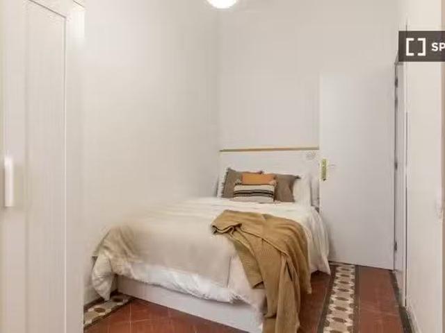 Encantador Habitaciones en apartamento de 5 dormitorios en Bar.