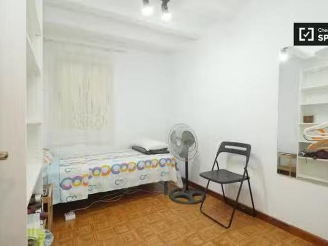 Nuevo Habitaciones en piso de 5 dormitorios en El Raval, Barce.