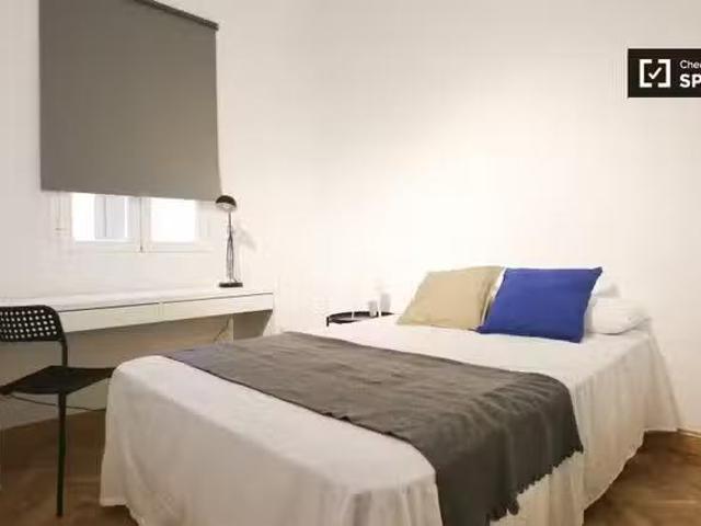 Único Moderna habitación en apartamento de 6 dormitorios en el.