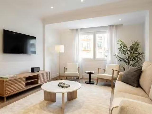 ¡Renta! Piso de 1 habitación en Avenida de la Ciudad de Barcel.