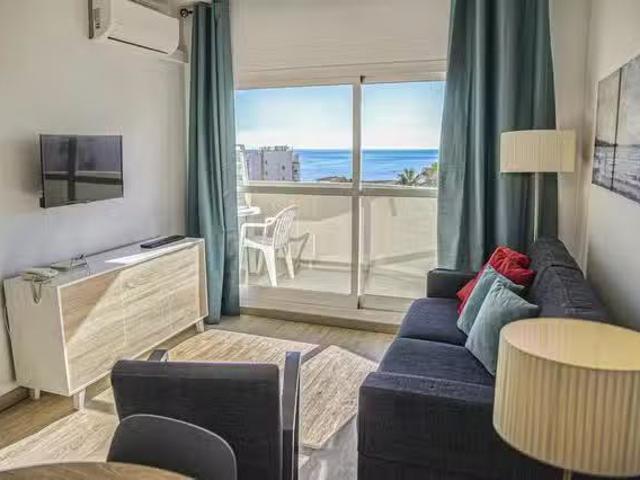 Bonito Piso de 1 habitación en Avenida Rafael Alcaide, Benalmá.