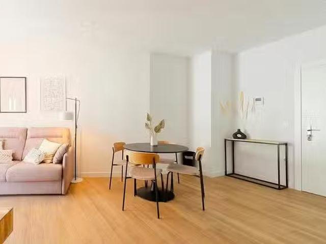 Único Piso de 1 habitación en Calle Carpio, Casco Antiguo