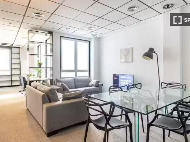 Único Piso de 3 habitaciones en alquiler en Sant Francesc