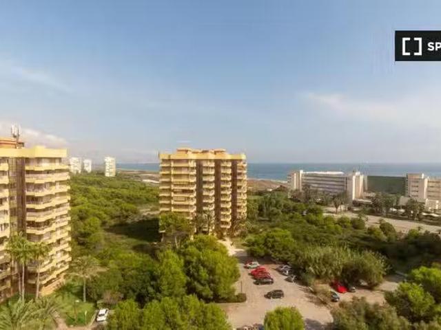Barato Piso de 4 habitaciones en alquiler en El Saler, Valencia