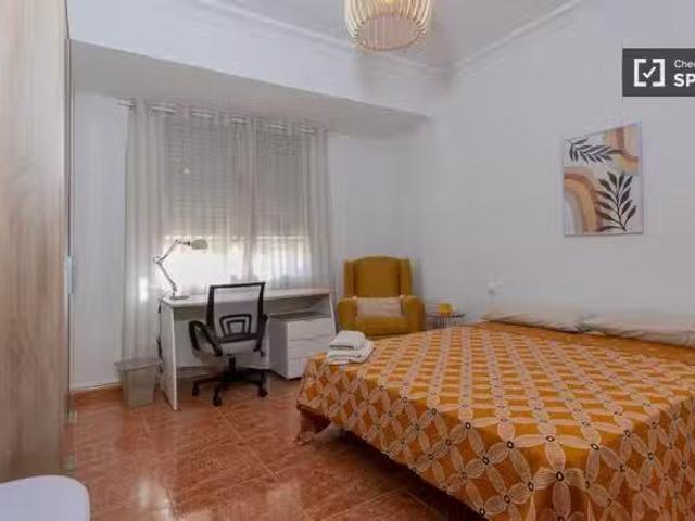 ¡Recién llegado! Piso de 6 habitaciones en alquiler, Nou Moles.