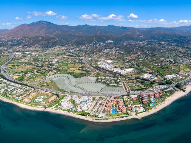 Nuevo proyecto de exclusivos apartamentos y áticos a 500 m de la playa en la Nueva Milla de Oro, Estepona