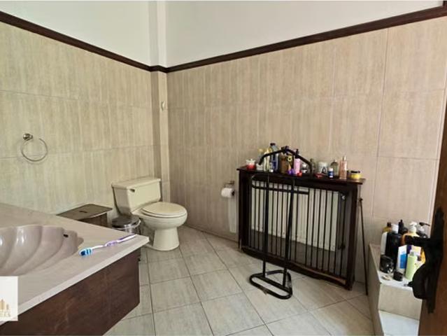 Nuevo Precio! Hermosa casa chilena con espectacular jardín aislado | 6 dormitorios por 24900.00 en Las Condes