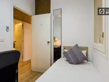 Único Se alquila habitación en apartamento de 5 dormitorios en.